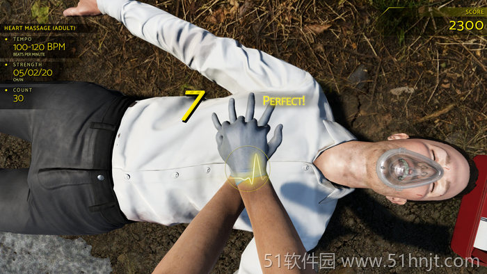 车祸现场模拟器给伤员进行心肺复苏