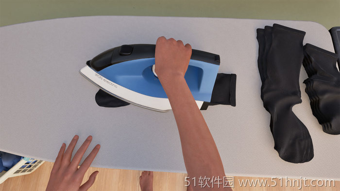 女人模拟器使用电熨斗熨烫袜子的游戏画面